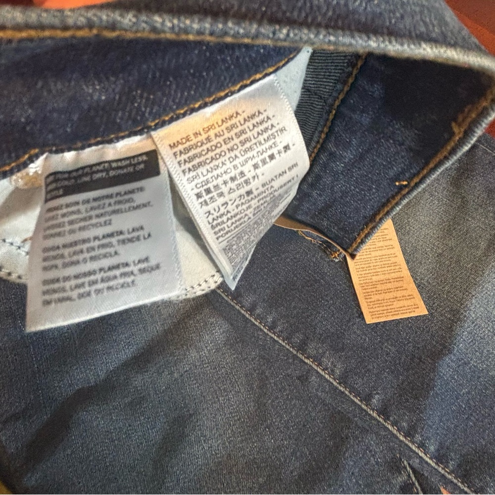 NWT Levi's High Waisted Mom Jean 29x29 - Picture 7 of 9